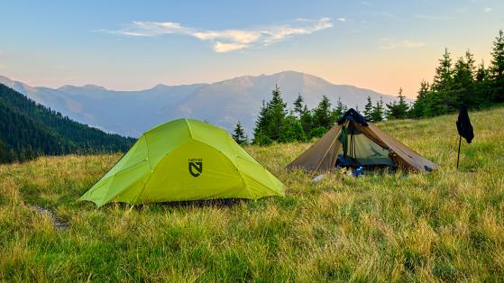 Přechody hor se spaním ve stanech