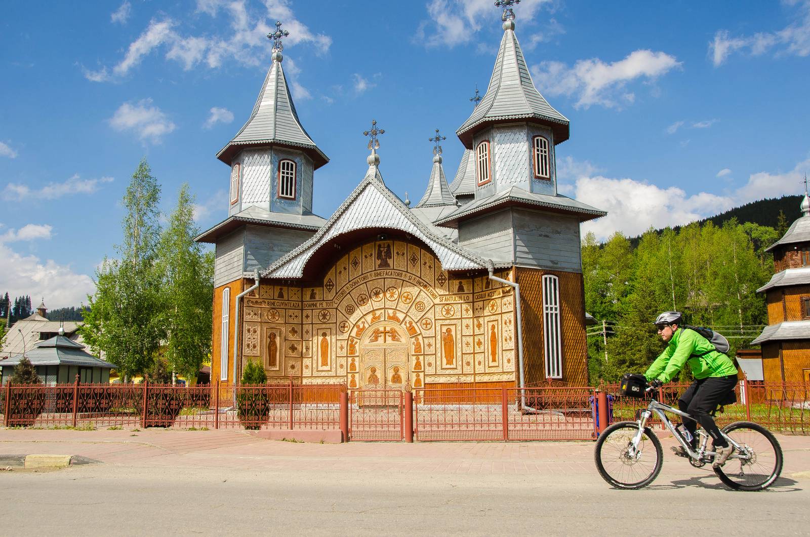 Kláštery Rumunska na kole