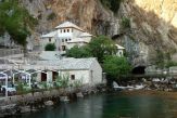 Dervišský klášter Blagaj nad vyvěračkou řeky Buna