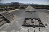 Pyramidy v Teotihuacanu