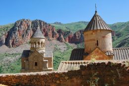 Klášter Noravank, vrcholné dílo architekta Momika 