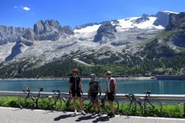 U Lago di Fedaia s výhledem na Marmoladu