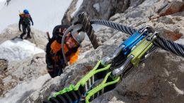 Závěrečný výstup na Dachstein vede po ferratě