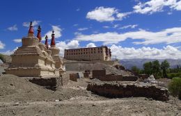 Královský palác ve vesnici Stok