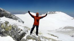 Damávand - u vrcholového kráteru v červnu