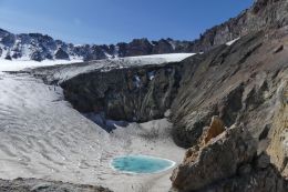 Jezírko v kráteru Mutnovské sopky