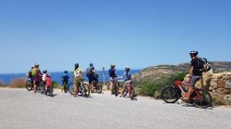 Pobřeží u Calvi - Korsika na kole pro rodiny s dětmi