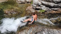 Korsika - skluzka v soutěsce Spelunca