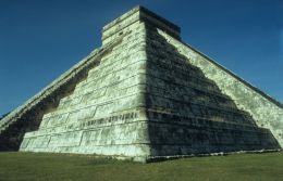 Kukulkanova pyramida v Chichén Itzá