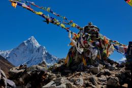 Ama Dablam a modlitební vlaječky