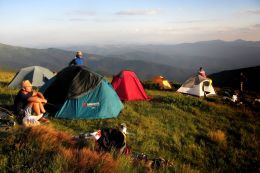 Nocleh na hřebeni poloniny Černá Hora