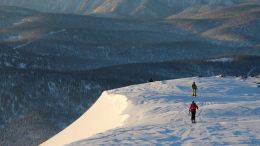 Po hřebenu k dalšímu sjezdu