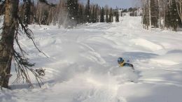 Sibiřské svahy jsou vhodné pro lyže i splitboard