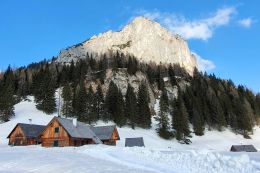 Totes Gebirge na sněžnicích 