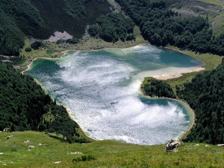 Trnovačko jezero v pohoří Maglič