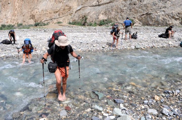 Ladakh - brodění řeky Markha