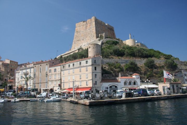 Bonifacio - hradby