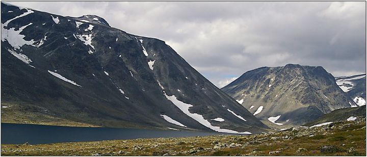 Jezero Steinbuvatnet (1500 m) nad Glitterheimem (1400)