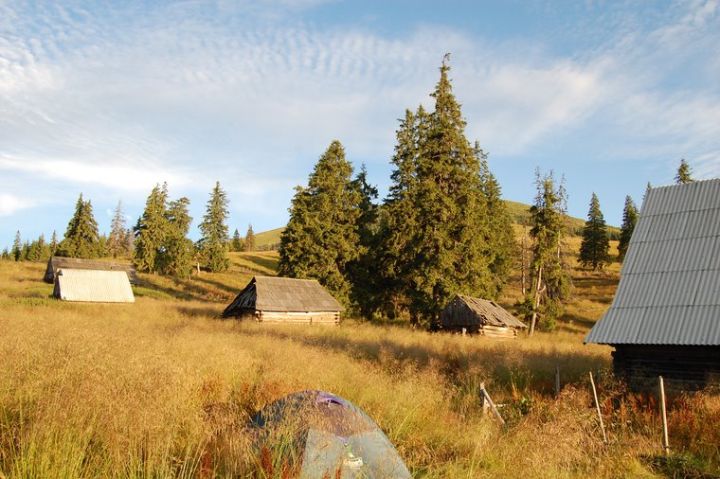 Salaše na tábořišti pod Vf. lui Patru