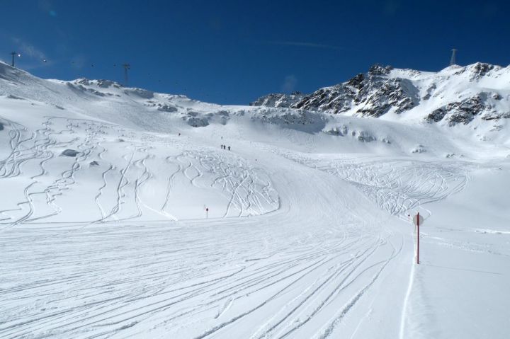 Pitztal - modré sjezdovky v horní části areálu